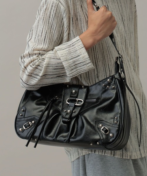 LAND MUSEUM（ランドミュージアム）の「LAND MUSEUM／スタッズショルダーBAG（ショルダーバッグ・メンズ・ブラック・ONE SIZE）」の22枚目の写真