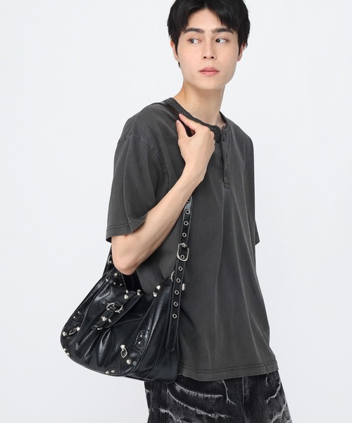 LAND MUSEUM（ランドミュージアム）の「LAND MUSEUM／スタッズショルダーBAG（ショルダーバッグ・メンズ・ブラック・ONE SIZE）」の21枚目の写真