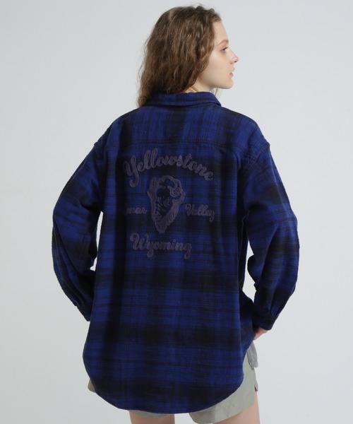 AVIREX(アヴィレックス)の「EMBROIDERY CHECK SHIRT/刺繍チェックシャツ(シャツ/ブラウス・レディース・ネイビー/ピンク/グリーン・F)」の1枚目の写真