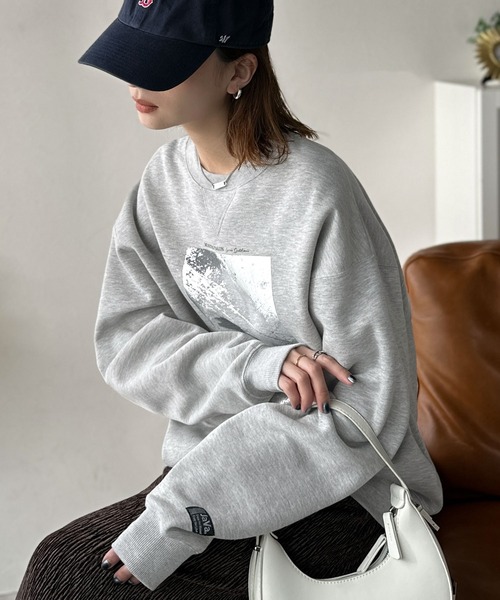 Java（ジャバ）の「《JaVaジャバコラボ》さりげない光沢感が目を惹く♪かすれボックス箔プリントオーバーサイズ裏起毛スウェット（長袖）（スウェット・レディース・オフホワイト/杢グレー・SMALL/MEDIUM/LARGE/X-LARGE）」の19枚目の写真