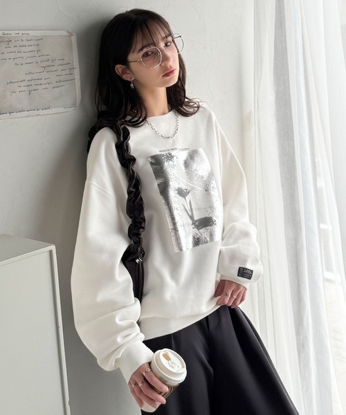 Java（ジャバ）の「《JaVaジャバコラボ》さりげない光沢感が目を惹く♪かすれボックス箔プリントオーバーサイズ裏起毛スウェット（長袖）（スウェット・レディース・オフホワイト/杢グレー・SMALL/MEDIUM/LARGE/X-LARGE）」の10枚目の写真