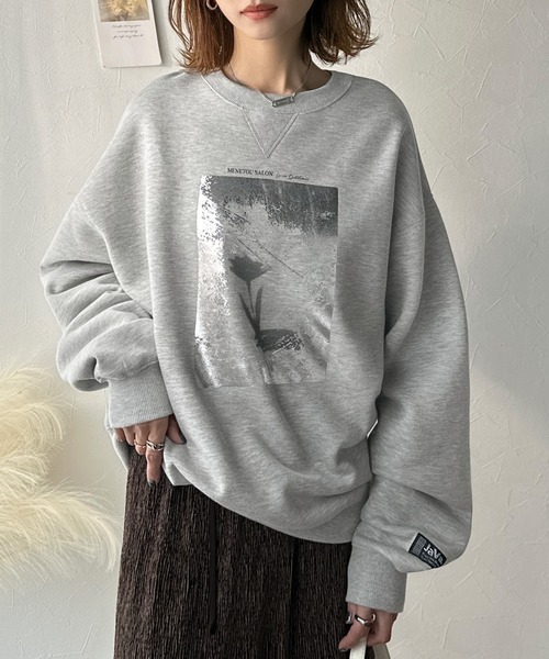 Java（ジャバ）の「《JaVaジャバコラボ》さりげない光沢感が目を惹く♪かすれボックス箔プリントオーバーサイズ裏起毛スウェット（長袖）（スウェット・レディース・オフホワイト/杢グレー・SMALL/MEDIUM/LARGE/X-LARGE）」の18枚目の写真