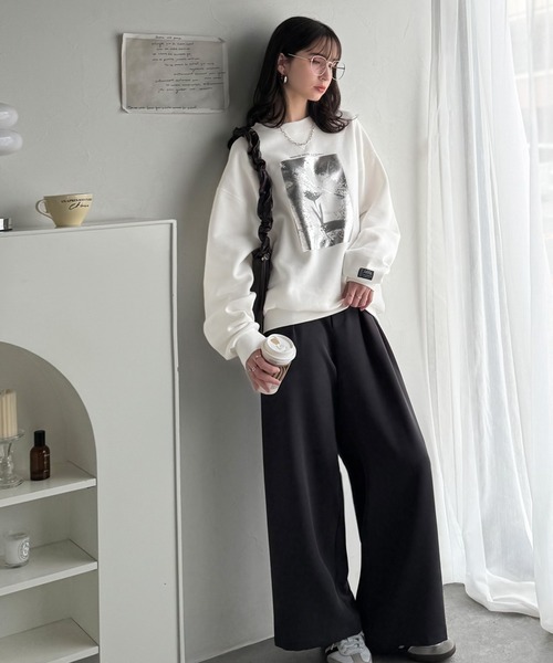 Java（ジャバ）の「《JaVaジャバコラボ》さりげない光沢感が目を惹く♪かすれボックス箔プリントオーバーサイズ裏起毛スウェット（長袖）（スウェット・レディース・オフホワイト/杢グレー・SMALL/MEDIUM/LARGE/X-LARGE）」の13枚目の写真