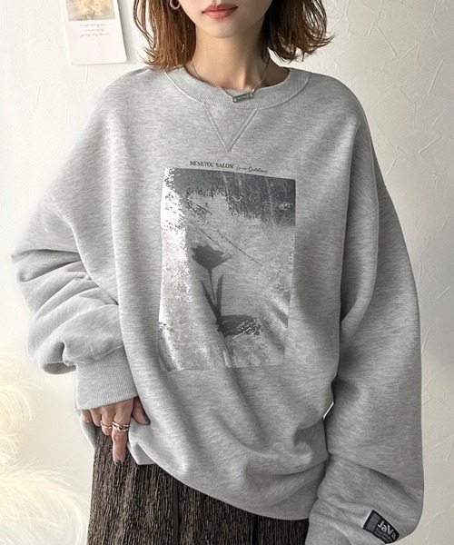 Java（ジャバ）の「《JaVaジャバコラボ》さりげない光沢感が目を惹く♪かすれボックス箔プリントオーバーサイズ裏起毛スウェット（長袖）（スウェット・レディース・オフホワイト/杢グレー・SMALL/MEDIUM/LARGE/X-LARGE）」の3枚目の写真