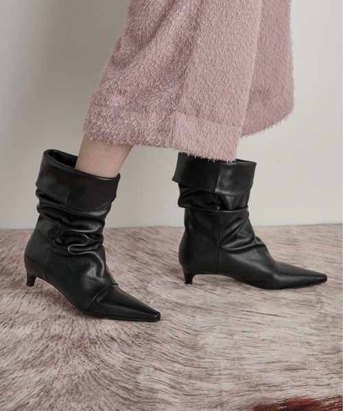THE YOn（ザヨン）の「フェイクレザーカフショートブーツ（ブーツ・レディース・ブラック/ブラウン・37/39/38）」の9枚目の写真