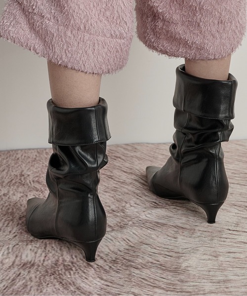 THE YOn（ザヨン）の「フェイクレザーカフショートブーツ（ブーツ・レディース・ブラック/ブラウン・37/39/38）」の10枚目の写真