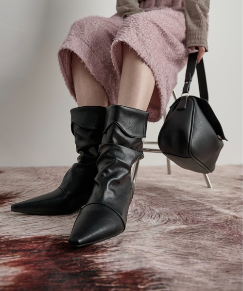 THE YOn（ザヨン）の「フェイクレザーカフショートブーツ（ブーツ・レディース・ブラック/ブラウン・37/39/38）」の17枚目の写真