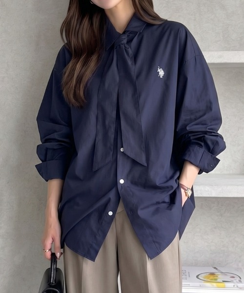 U.S. POLO ASSN.(ユーエスポロアッスン)の「【Ada.別注 U.S. POLO ASSN】ネクタイ結び可能! ボウタイ セット オーバーサイズ シャツ(シャツ/ブラウス・レディース・ライトブルー/チャコール/ネイビー/ホワイト/ベージュ/ピンク・M/L/S)」の5枚目の写真