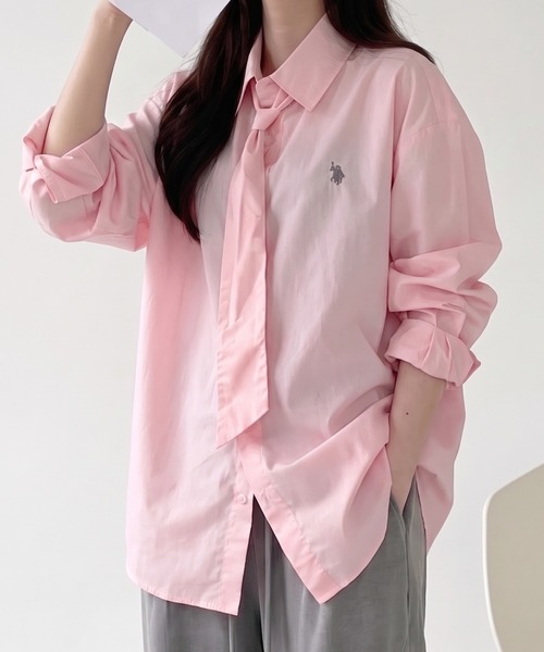 U.S. POLO ASSN.(ユーエスポロアッスン)の「【Ada.別注 U.S. POLO ASSN】ネクタイ結び可能! ボウタイ セット オーバーサイズ シャツ(シャツ/ブラウス・レディース・ライトブルー/チャコール/ネイビー/ホワイト/ベージュ/ピンク・M/L/S)」の6枚目の写真