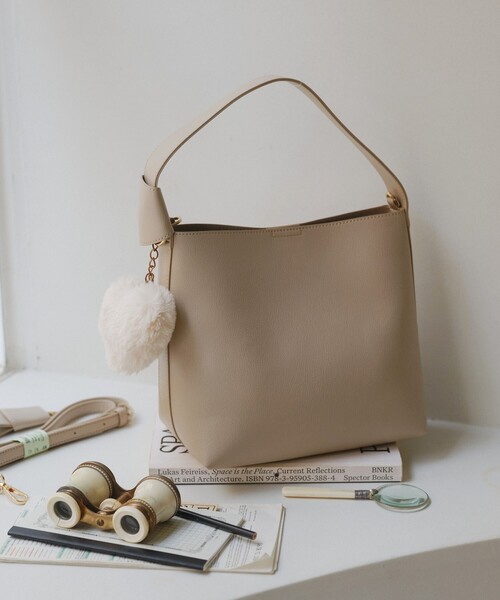 Afternoon Tea（アフタヌーンティー）の「カスタムチャームショルダーバッグ（ショルダーバッグ・レディース・ブラック/ベージュ/パープル/ブルー・ONE SIZE）」の2枚目の写真