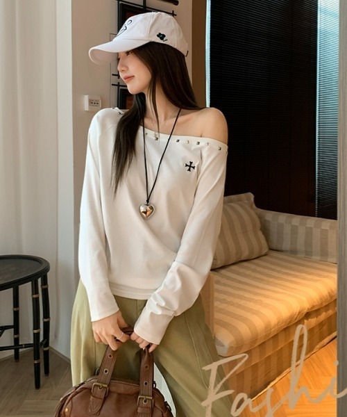 gossip！ロサンゼルス（ゴシップロサンゼルス）の「【Y2Kガーリー】スタッズ風ストーン付きワンショルダーロングスリーブTシャツ（オフショルダー）（Tシャツ/カットソー・レディース・ホワイト/ブラック/グレー・FREE）」の22枚目の写真