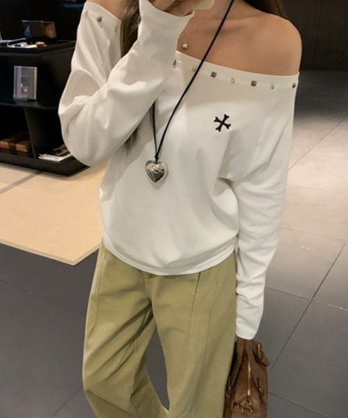 gossip！ロサンゼルス（ゴシップロサンゼルス）の「【Y2Kガーリー】スタッズ風ストーン付きワンショルダーロングスリーブTシャツ（オフショルダー）（Tシャツ/カットソー・レディース・ホワイト/ブラック/グレー・FREE）」の14枚目の写真