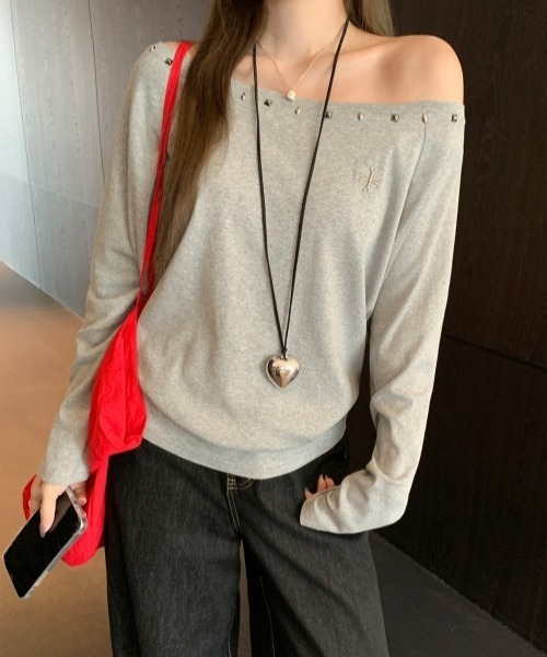 gossip！ロサンゼルス（ゴシップロサンゼルス）の「【Y2Kガーリー】スタッズ風ストーン付きワンショルダーロングスリーブTシャツ（オフショルダー）（Tシャツ/カットソー・レディース・ホワイト/ブラック/グレー・FREE）」の12枚目の写真