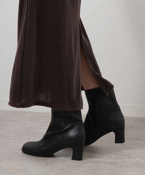 JOURNAL STANDARD relume（ジャーナルスタンダード　レリューム）の「RELUME ヒールショートブーツ（ブーツ・レディース・ブラウン系その他/ブラック・23cm/23.5cm/24cm/24.5cm/25cm）」の4枚目の写真