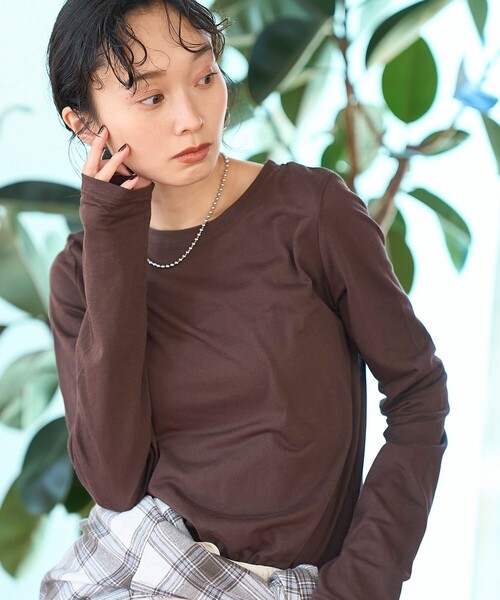 coen(コーエン)の「【再入荷/新色登場/WEB限定カラー/10色展開】コットンナイロンシアークルーロンT(インフルエンサー紹介アイテム)(Tシャツ/カットソー・レディース・ダークブラウン/オフホワイト/ブラック/ライトブルー/ライム/ターコイズブルー系/ダークグレー/レッド/ライトピンク/その他1/ナチュラル/クリーム・L/M)」の5枚目の写真