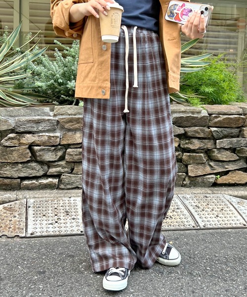 ABYS(アビス)の「チェックイージーパンツ(その他パンツ・レディース・ブラック/ブラウン・LARGE/MEDIUM)」の2枚目の写真