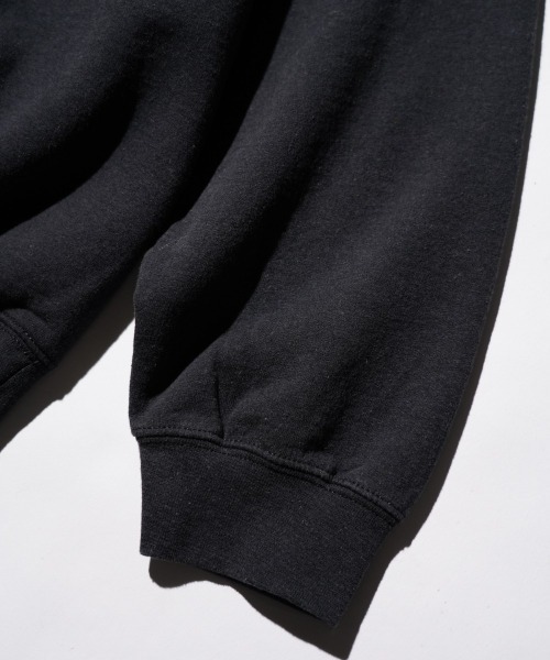 THRIFTY LOOK（スリフティールック）の「THRIFTY LOOK / THRIFTY "JOJO'S BIZARRE ADVENTURE" CREW SWEAT ユーズド加工 ジョジョの奇妙な冒険 クルーネックスウェット（スウェット・メンズ・ブラック・LARGE/X-LARGE/XX-LARGE）」の6枚目の写真