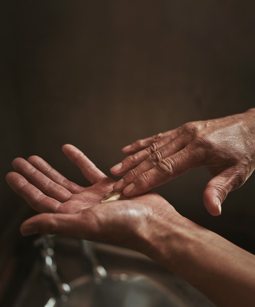 Aesop（イソップ）の「【バームカバー付き】ポータブルハイドレーティング デュエット（ボディケアキット/ギフトセット・レディース・その他・FREE）」の8枚目の写真