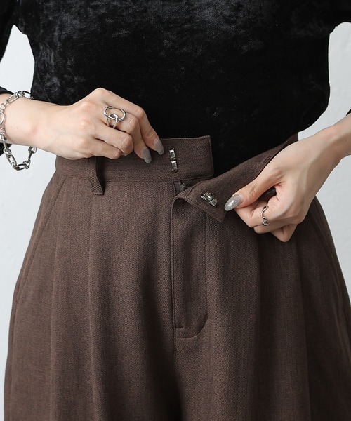 COLONY 2139（コロニートゥーワンスリーナイン）の「2タックワイドスラックス（スラックス・レディース・ブラック/チャコールグレー/ブラウン・SMALL/MEDIUM/LARGE）」の11枚目の写真