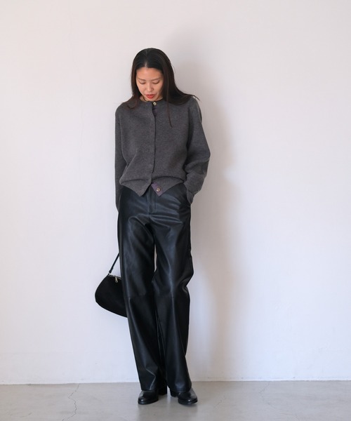 AKTE（アクテ）の「フェイクレザーパンツ（その他パンツ・レディース・モカ/ブラック・1/2/2T）」の3枚目の写真