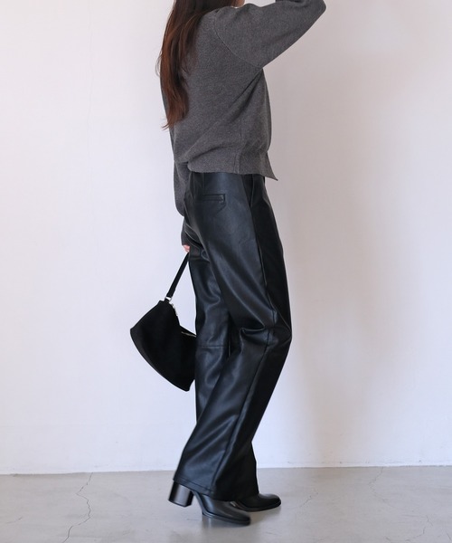 AKTE（アクテ）の「フェイクレザーパンツ（その他パンツ・レディース・モカ/ブラック・1/2/2T）」の8枚目の写真