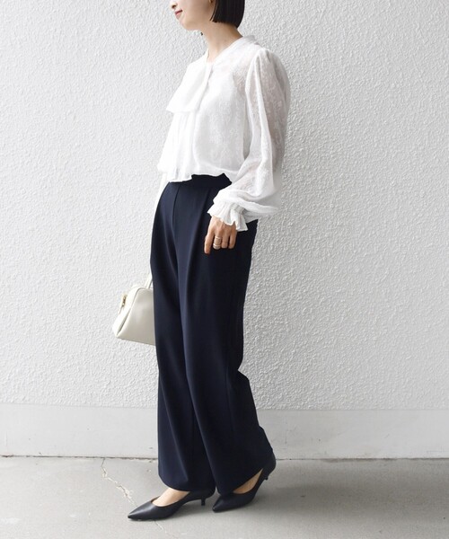ships little black（シップスリトルブラック）の「【SHIPS別注】kaene:〈洗濯機可能〉ダンボール ストレート タック パンツ（セレモニー対応可）（その他パンツ・レディース・ネイビー/ナチュラル・38/36）」の19枚目の写真