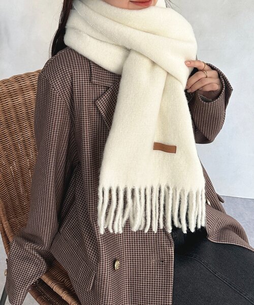 Thevon（ゼボン）の「フリンジボリュームマフラー（マフラー・レディース・ブラウン/オレンジ/アイボリー・FREE）」の5枚目の写真