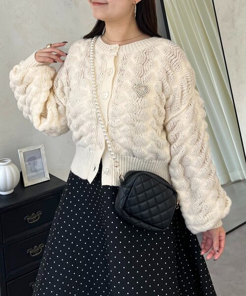 prose verse（プロズヴェール）の「ぽこぽこニットカーディガン（カーディガン/ボレロ・レディース・ブラック/アイボリー/ピンク/レッド・LARGE/MEDIUM）」の2枚目の写真