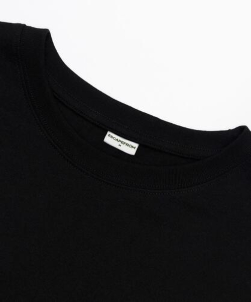 ESCAPEFROM(エスケープフロム)の「シューティングガールプリントオーバーサイズ半袖Tシャツブラック(Tシャツ/カットソー・レディース・その他・SMALL/MEDIUM/LARGE)」の4枚目の写真