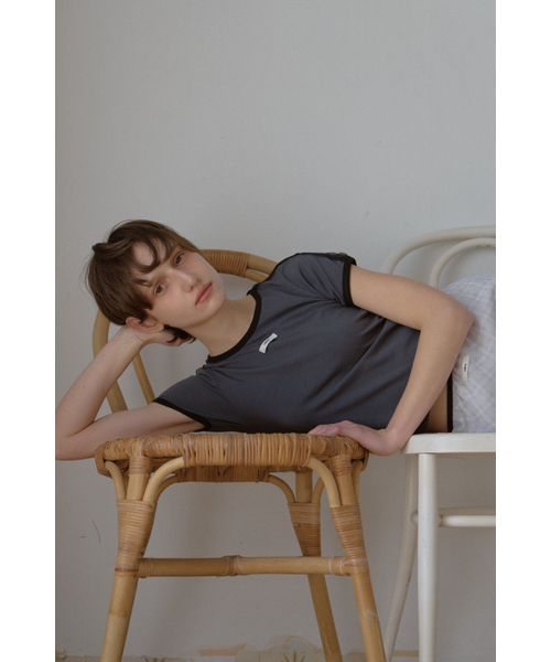 LETERIE(レテリー)の「LACE LINE T-SHIRT_CHARCOAL(Tシャツ/カットソー・レディース・チャコール・FREE)」の3枚目の写真