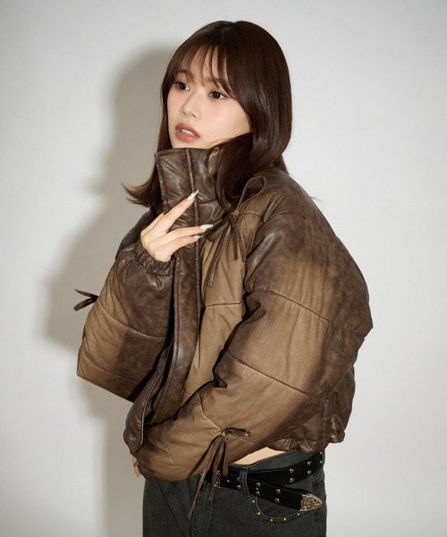 apres jour mignon(アプレジュールミニョン)の「ヴィンテージフェイクレザーリボン中綿ブルゾン(ブルゾン・レディース・チャコールグレー/ブラック/ブラウン系その他・フリー/LARGE)」の3枚目の写真