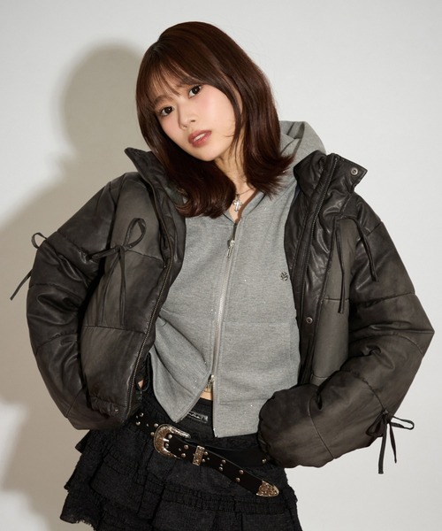apres jour mignon(アプレジュールミニョン)の「ヴィンテージフェイクレザーリボン中綿ブルゾン(ブルゾン・レディース・チャコールグレー/ブラック/ブラウン系その他・フリー/LARGE)」の4枚目の写真