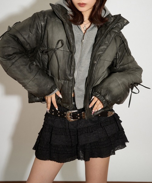 apres jour mignon(アプレジュールミニョン)の「ヴィンテージフェイクレザーリボン中綿ブルゾン(ブルゾン・レディース・チャコールグレー/ブラック/ブラウン系その他・フリー/LARGE)」の8枚目の写真