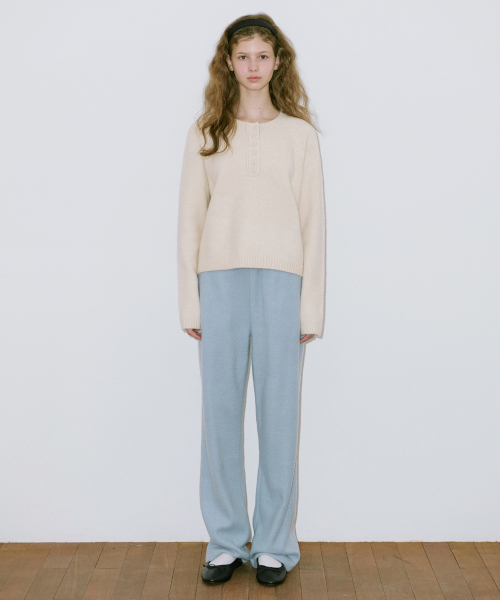 SINOON（シヌーン）の「Basic Button Raglan Knit (Cream)（ニット/セーター・レディース・アイボリー・FREE）」の2枚目の写真