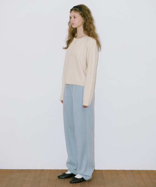 SINOON（シヌーン）の「Basic Button Raglan Knit (Cream)（ニット/セーター・レディース・アイボリー・FREE）」の4枚目の写真