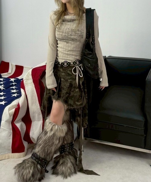 Never mind the XU（ネバーマインドザエックスユー）の「【Never mind the XU】off shoulder tops / 【ネバーマインド ザ エックスユー】シャーリングオフショルダー長袖トップス（Tシャツ/カットソー・レディース・グレー/ベージュ/ブラック/アイボリー・ONE SIZE）」の12枚目の写真