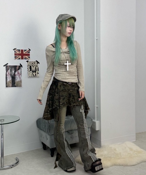 Never mind the XU（ネバーマインドザエックスユー）の「【Never mind the XU】off shoulder tops / 【ネバーマインド ザ エックスユー】シャーリングオフショルダー長袖トップス（Tシャツ/カットソー・レディース・グレー/ベージュ/ブラック/アイボリー・ONE SIZE）」の8枚目の写真