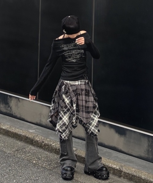 Never mind the XU（ネバーマインドザエックスユー）の「【Never mind the XU】off shoulder tops / 【ネバーマインド ザ エックスユー】シャーリングオフショルダー長袖トップス（Tシャツ/カットソー・レディース・グレー/ベージュ/ブラック/アイボリー・ONE SIZE）」の21枚目の写真