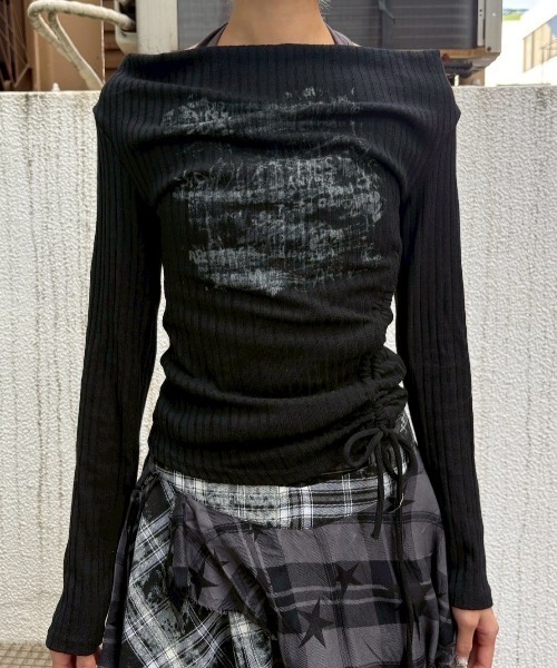 Never mind the XU（ネバーマインドザエックスユー）の「【Never mind the XU】off shoulder tops / 【ネバーマインド ザ エックスユー】シャーリングオフショルダー長袖トップス（Tシャツ/カットソー・レディース・グレー/ベージュ/ブラック/アイボリー・ONE SIZE）」の18枚目の写真