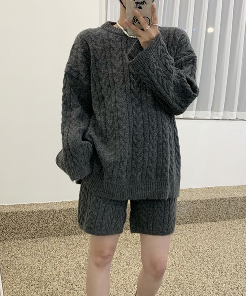 GLAMOROUS JANE(グラマラスジェーン)の「ケーブルニット×ショートパンツ 2点セット(セットアップ・レディース・オフホワイト/チャコールグレー・FREE)」の8枚目の写真