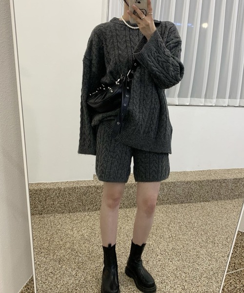 GLAMOROUS JANE(グラマラスジェーン)の「ケーブルニット×ショートパンツ 2点セット(セットアップ・レディース・オフホワイト/チャコールグレー・FREE)」の10枚目の写真