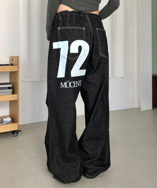 MUCENT(ムセント)の「シグニチャーバッグ72レタリングワイドデニムパンツ 男女共用(デニムパンツ・レディース・ブラック・FREE)」の10枚目の写真