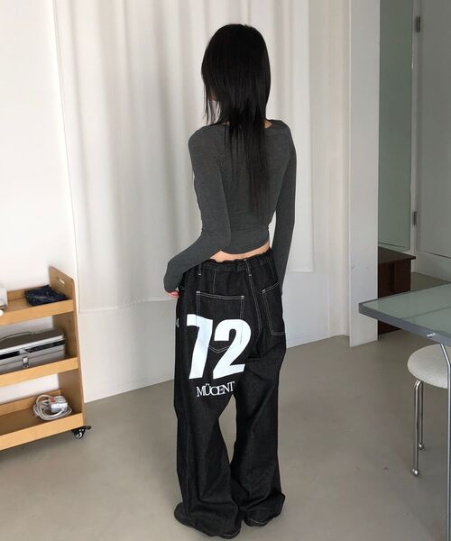 MUCENT(ムセント)の「シグニチャーバッグ72レタリングワイドデニムパンツ 男女共用(デニムパンツ・レディース・ブラック・FREE)」の16枚目の写真