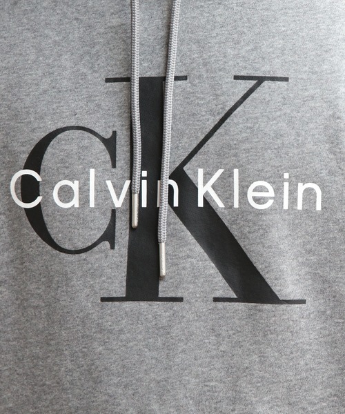 Calvin Klein(カルバン・クライン)の「Calvin Klein CKロゴ裏起毛パーカー(パーカー・メンズ・グレー・X-LARGE/MEDIUM/LARGE)」の18枚目の写真