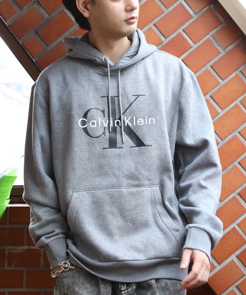 Calvin Klein(カルバン・クライン)の「Calvin Klein CKロゴ裏起毛パーカー(パーカー・メンズ・グレー・X-LARGE/MEDIUM/LARGE)」の20枚目の写真
