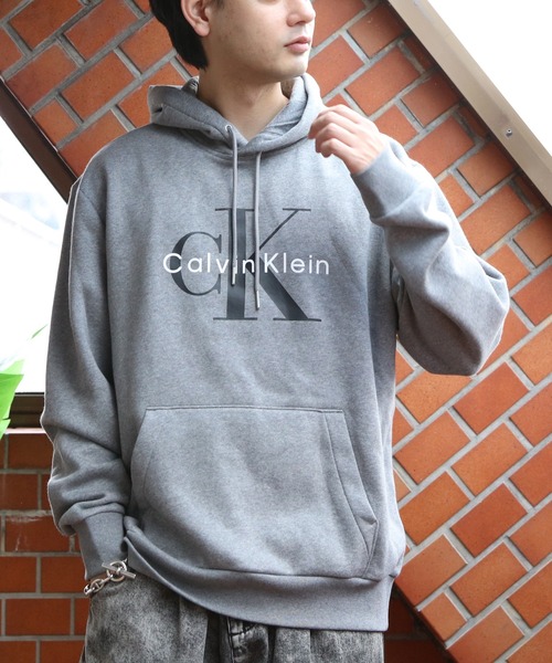 Calvin Klein(カルバン・クライン)の「Calvin Klein CKロゴ裏起毛パーカー(パーカー・メンズ・グレー・X-LARGE/MEDIUM/LARGE)」の21枚目の写真
