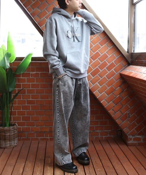 Calvin Klein(カルバン・クライン)の「Calvin Klein CKロゴ裏起毛パーカー(パーカー・メンズ・グレー・X-LARGE/MEDIUM/LARGE)」の22枚目の写真