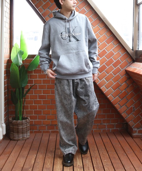 Calvin Klein(カルバン・クライン)の「Calvin Klein CKロゴ裏起毛パーカー(パーカー・メンズ・グレー・X-LARGE/MEDIUM/LARGE)」の5枚目の写真