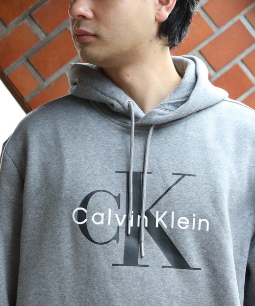Calvin Klein(カルバン・クライン)の「Calvin Klein CKロゴ裏起毛パーカー(パーカー・メンズ・グレー・X-LARGE/MEDIUM/LARGE)」の11枚目の写真