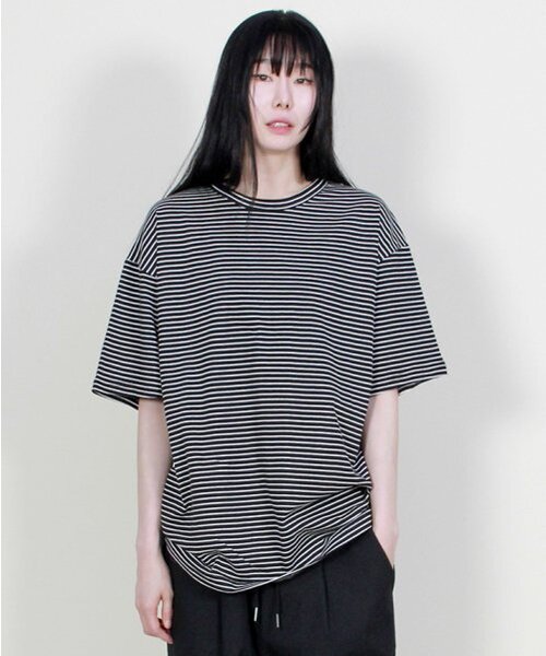 DEMARC(ドゥマーク)の「ボックスフィットピンストライプ半袖Tシャツブラック(Tシャツ/カットソー・レディース・その他・LARGE/MEDIUM)」の4枚目の写真
